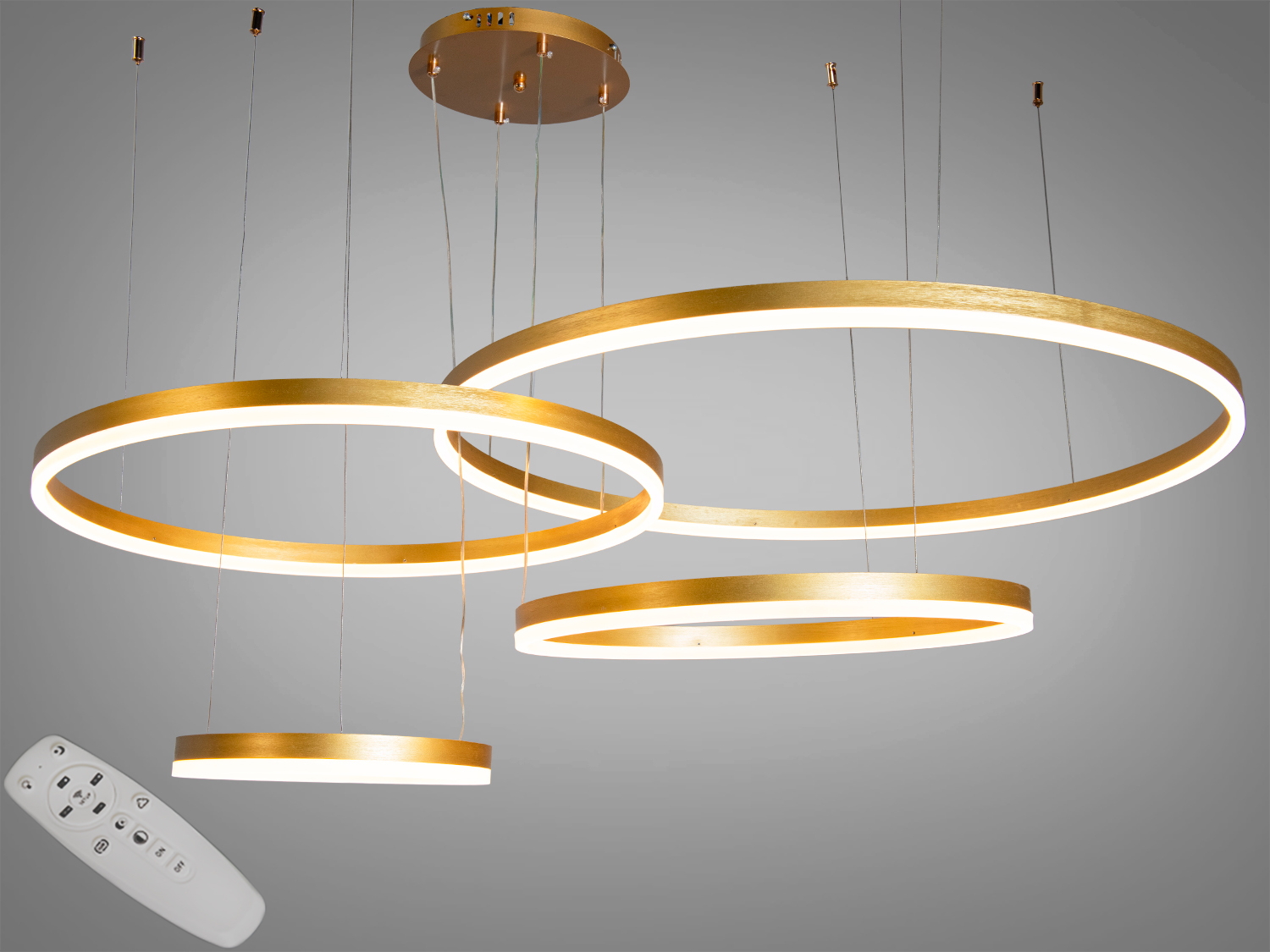 Підвісна LED люстра в кольорі бронза з 4 кільцями, пультом ДК і потужністю близько 157 Вт. Підходить для освітлення приміщень до ≈27 м².