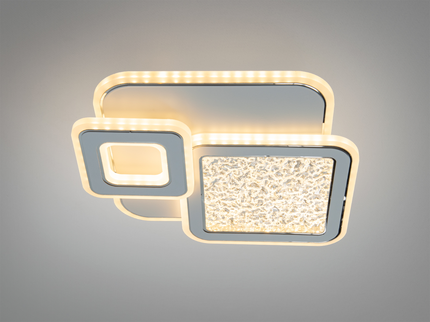 Світильник з м′яким теплим світлом, квадратні форми. Підходить для затишних просторів.