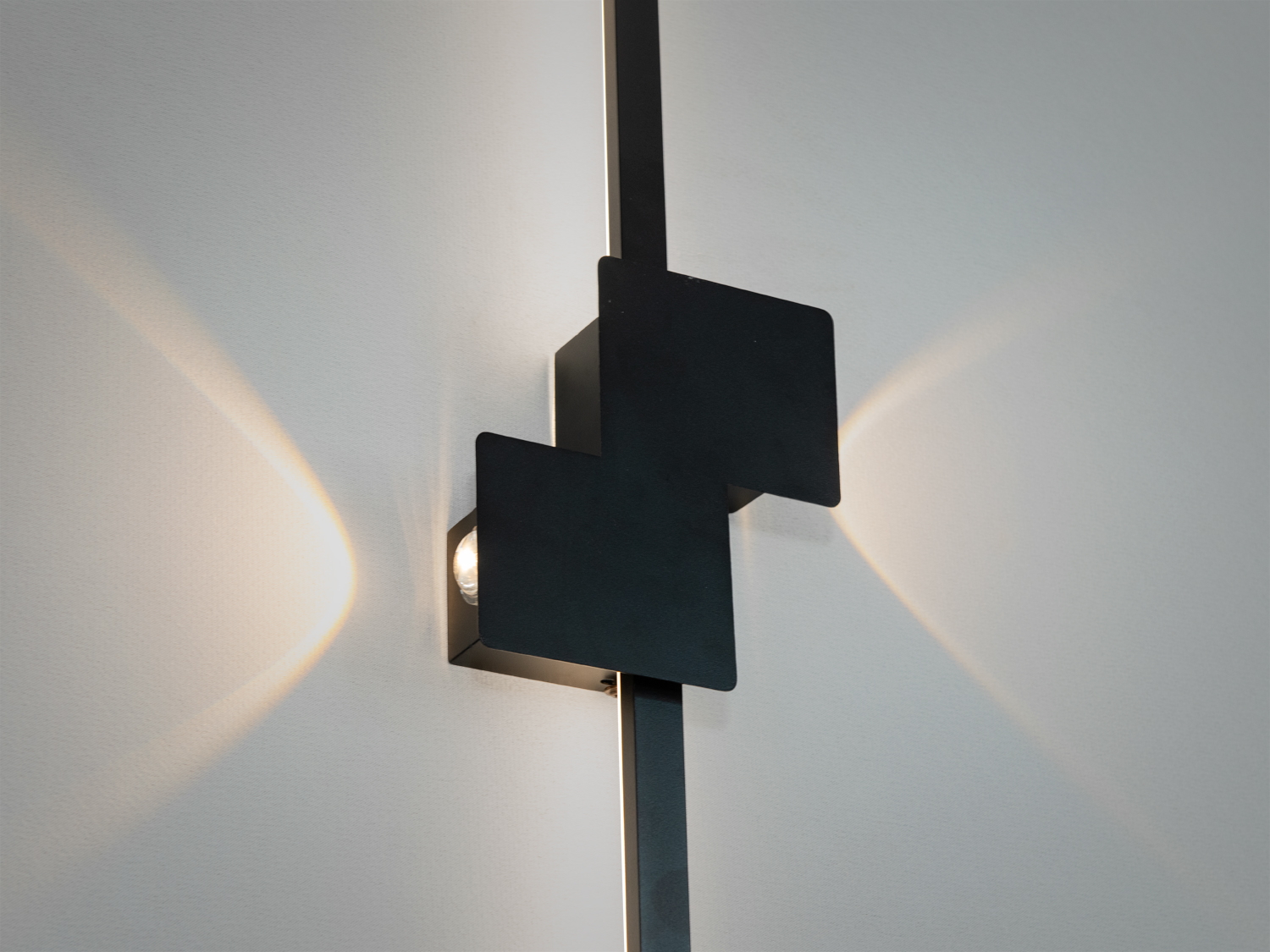 Цікаве лінійне світлодіодне бра, 25 Вт, чорний