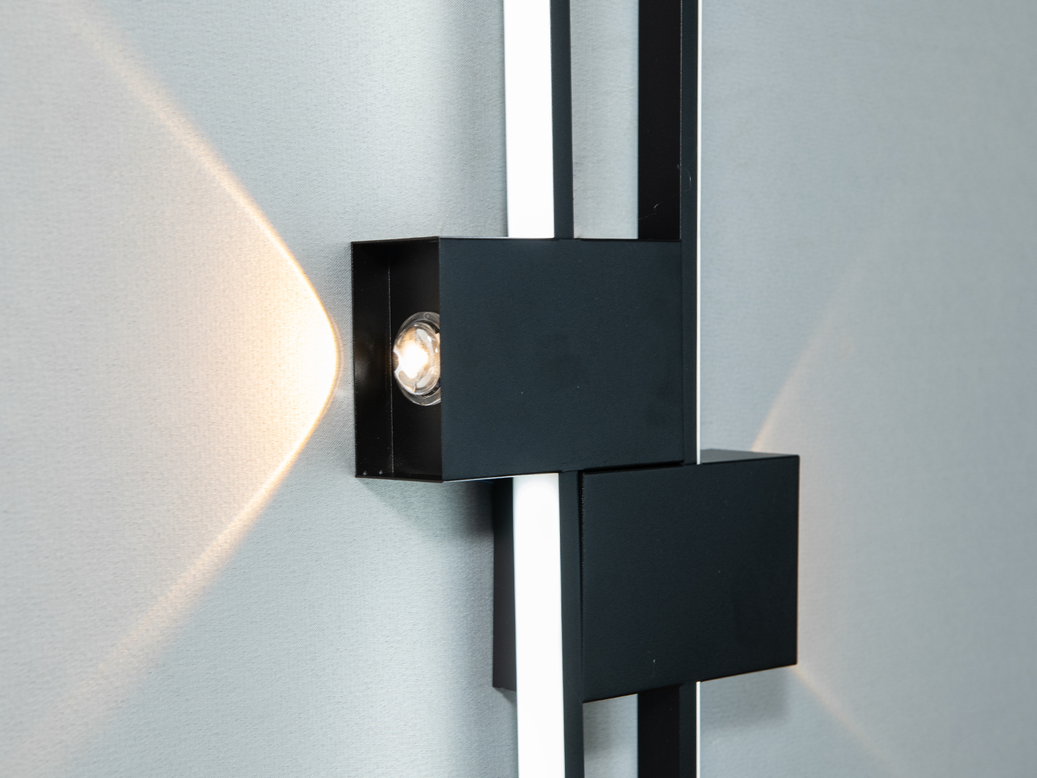 Оригінальне лінійне світлодіодне бра, 30W, чорне