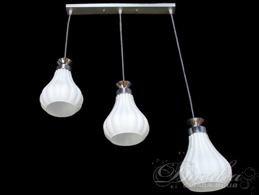 Ніжні білі квіти-дзвіночки на Вашій, зі смаком обставленій, кухні. Цей оригінальний світильник гармонійно впишеться в будь-який інтер'єр. Регульований підвіс дозволить використовувати дану модель на кухні будь-якої висоти, а також довільно відрегулювати кожен плафон окремо. Можливо, до речі, виконання кожного плафона зі своїм стельовим кріпленням. 
Корпус виконаний з металу та скла. Милі господині, зробіть собі приємний подарунок.