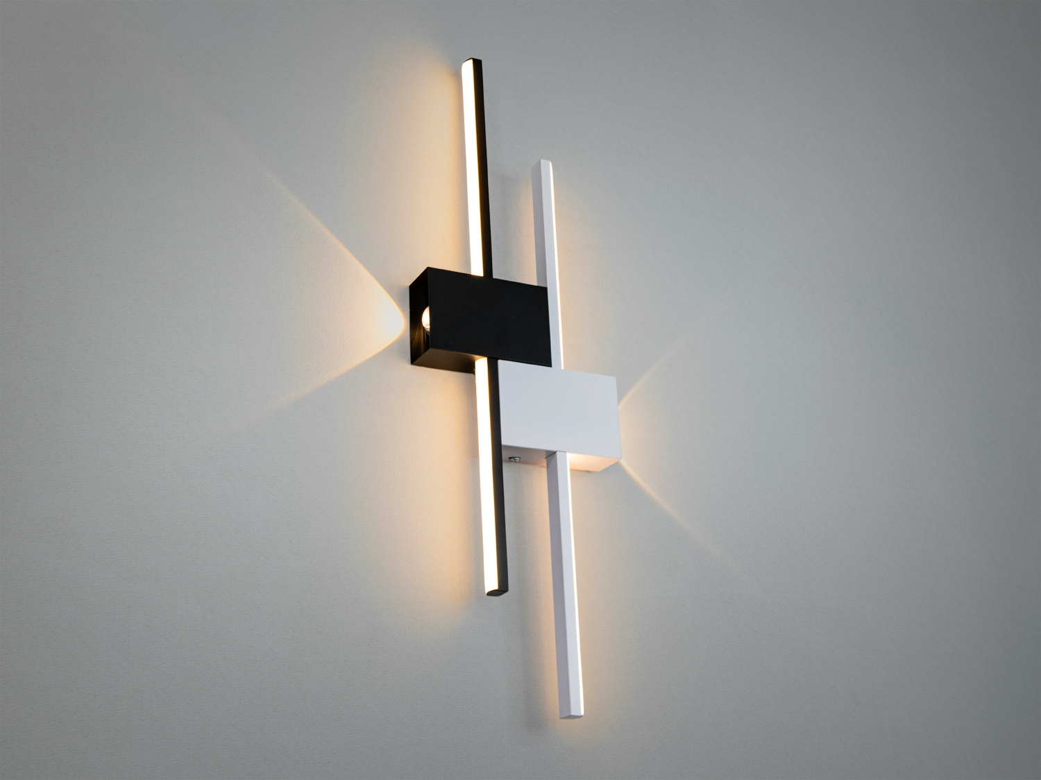 Лофтове світлодіодне настінне бра, 15W. Завдяки продуманому дизайну, сучасній технології та універсальності, цей лед світильник стане невідємною частиною вашого простору, додаючи йому стилю, комфорту та індивідуальності.