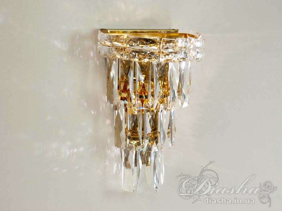 Сучасний кришталевий настінний світильник на три лампи. Світильник додасть шарму та елегантності будь-якому простору, стаючи не тільки частиною функціональності, але й предметом мистецтва на стіні.