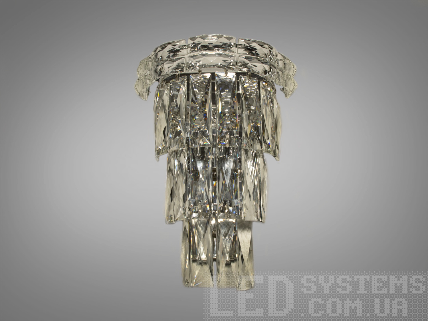 Виразний кришталевий настінний світильник, 3 лампи. Завдяки своїм унікальним декоративним властивостям, світильник стане центральним елементом будь-якої кімнати, привертаючи увагу і викликаючи захоплення у всіх, хто на нього погляне.