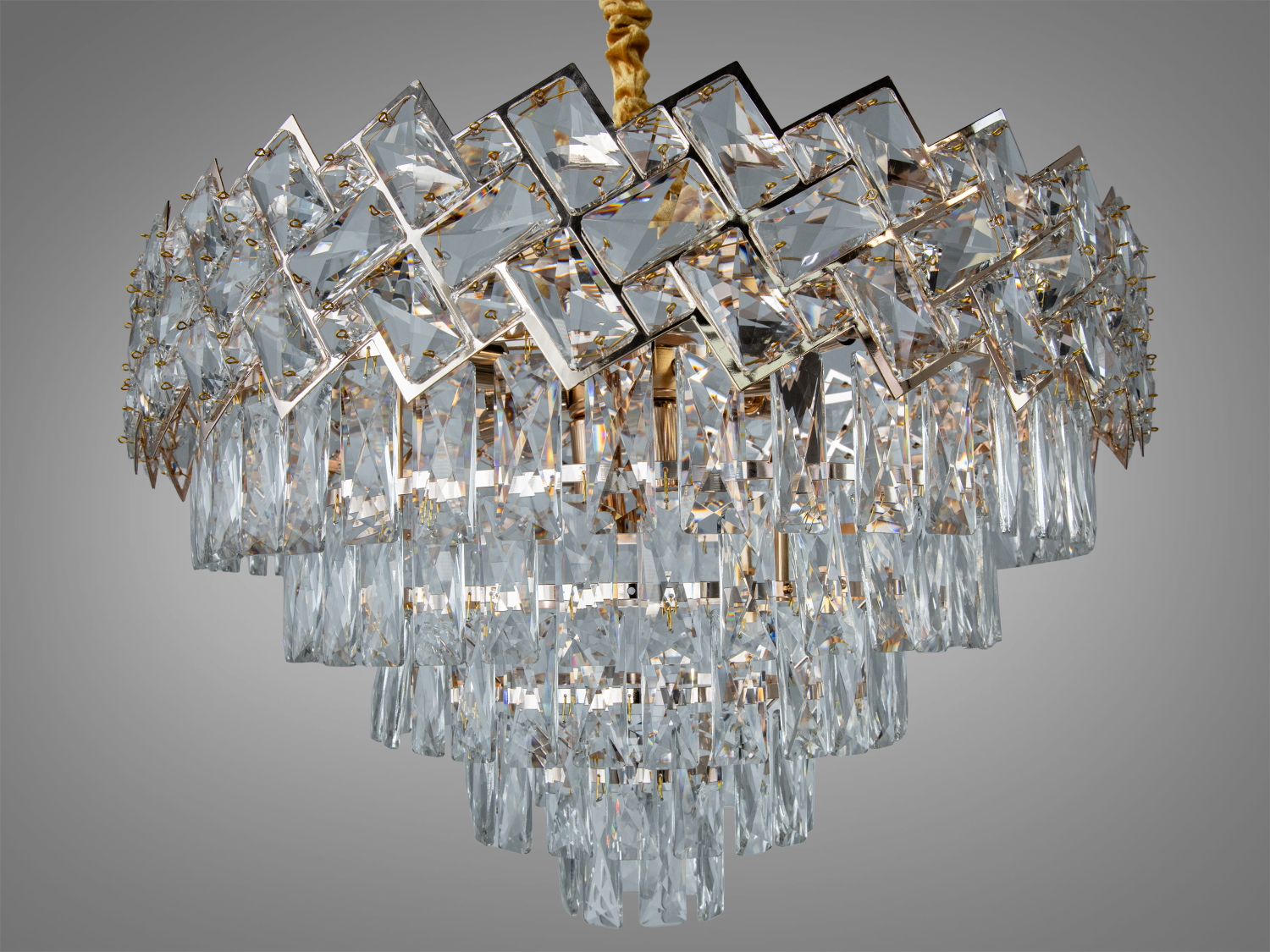 Кришталева підвісна люстра Diasha у золоті на 11 ламп. Рішення для кімнат до 20 м²: класичний стиль, кришталеві підвіски, підвісний монтаж.