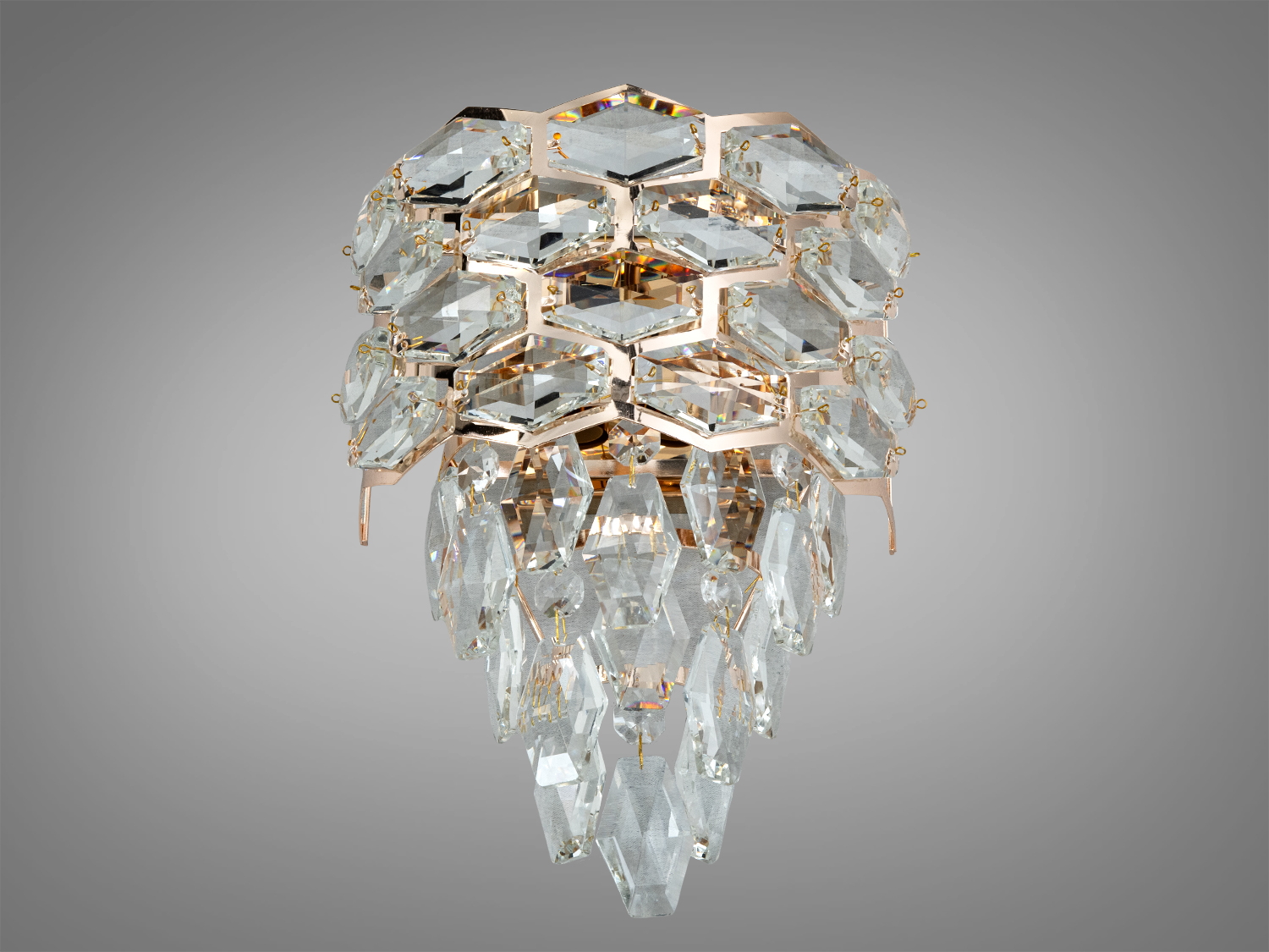 Настінний світильник з кришталевими підвісками у формі крапель, що створюють ефект каскаду. Металевий каркас золотистого кольору.