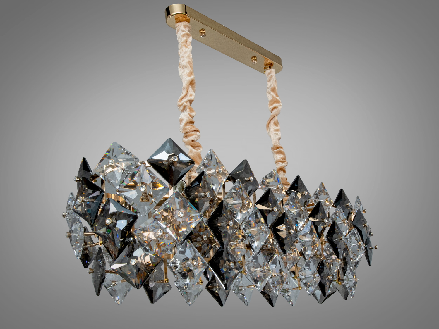 Світильник з кристалами ромбовидної форми, золотий монтажний кронштейн, підходить для сучасних інтер′єрів.