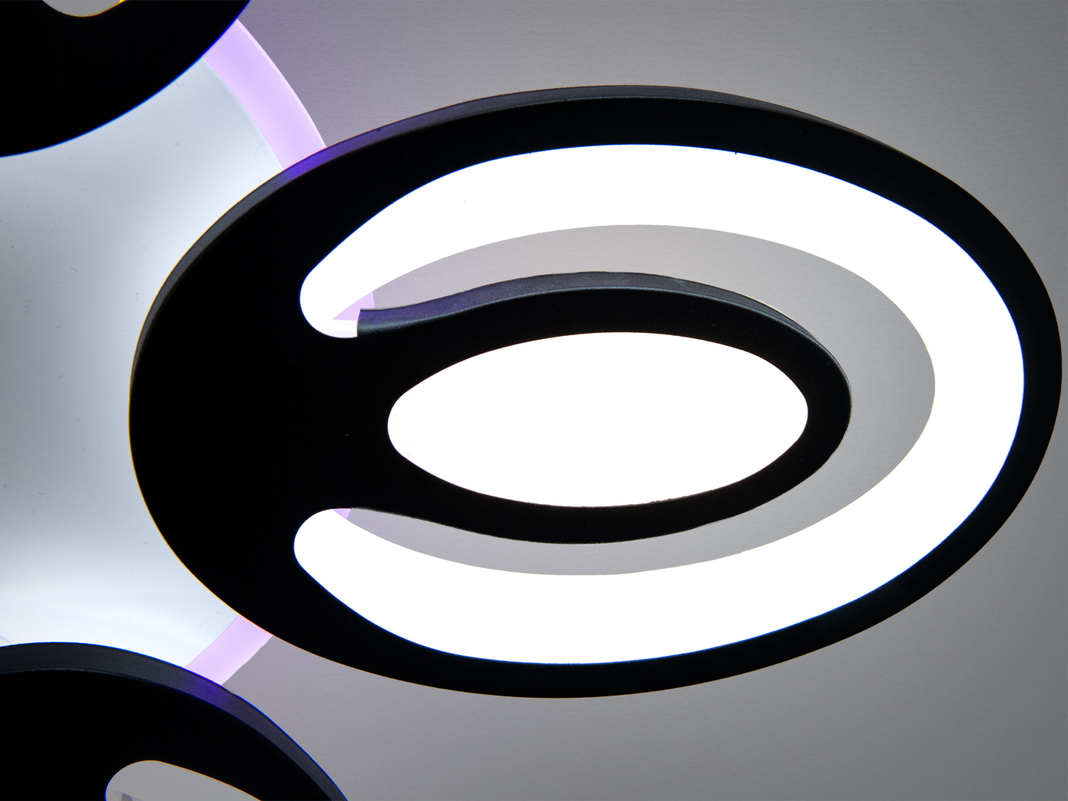 Стельова LED люстра 95Вт чорна пульт димер