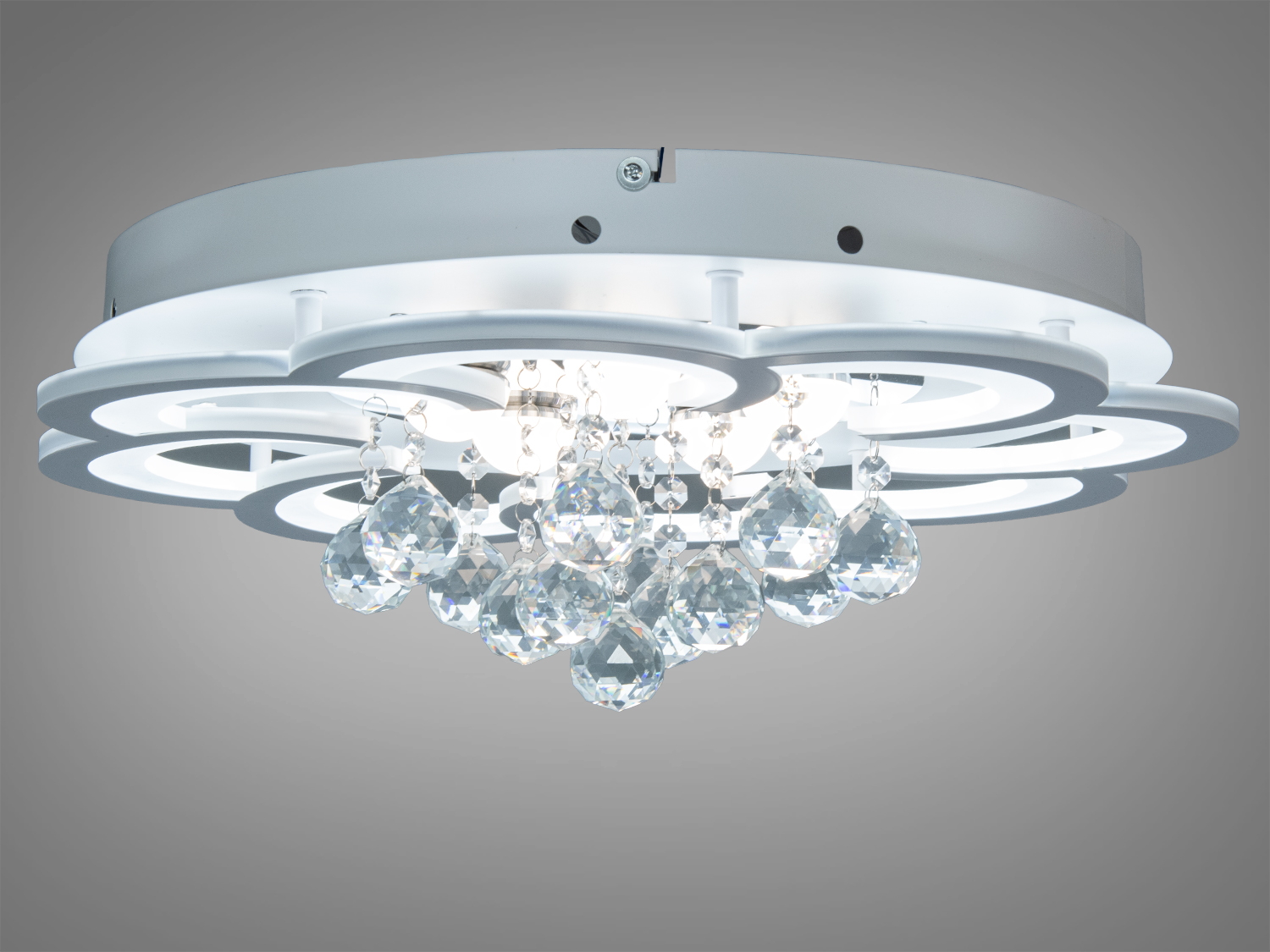 Люстра з кришталевими підвісками, металевий корпус, біле світло, для вітальні або спальні.