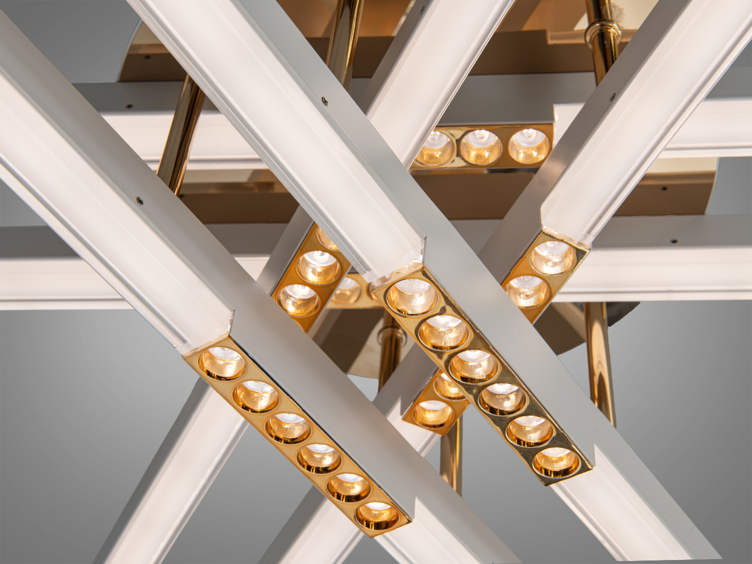 Стельова LED люстра білий золото 80Вт пульт димер