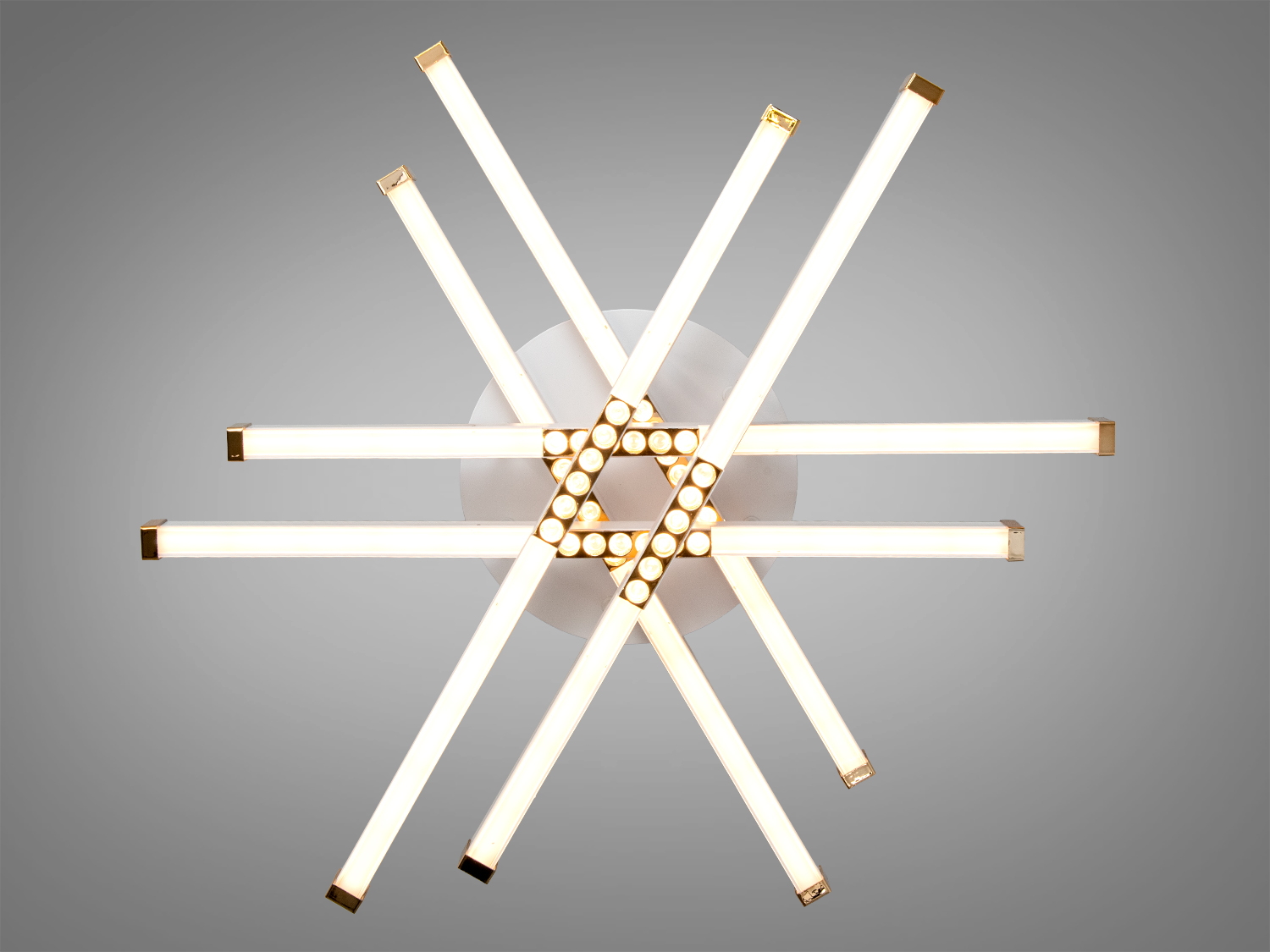 Світильник з теплим LED освітленням, лампи розміщені у формі зірки, підходить для затишного інтер′єру.