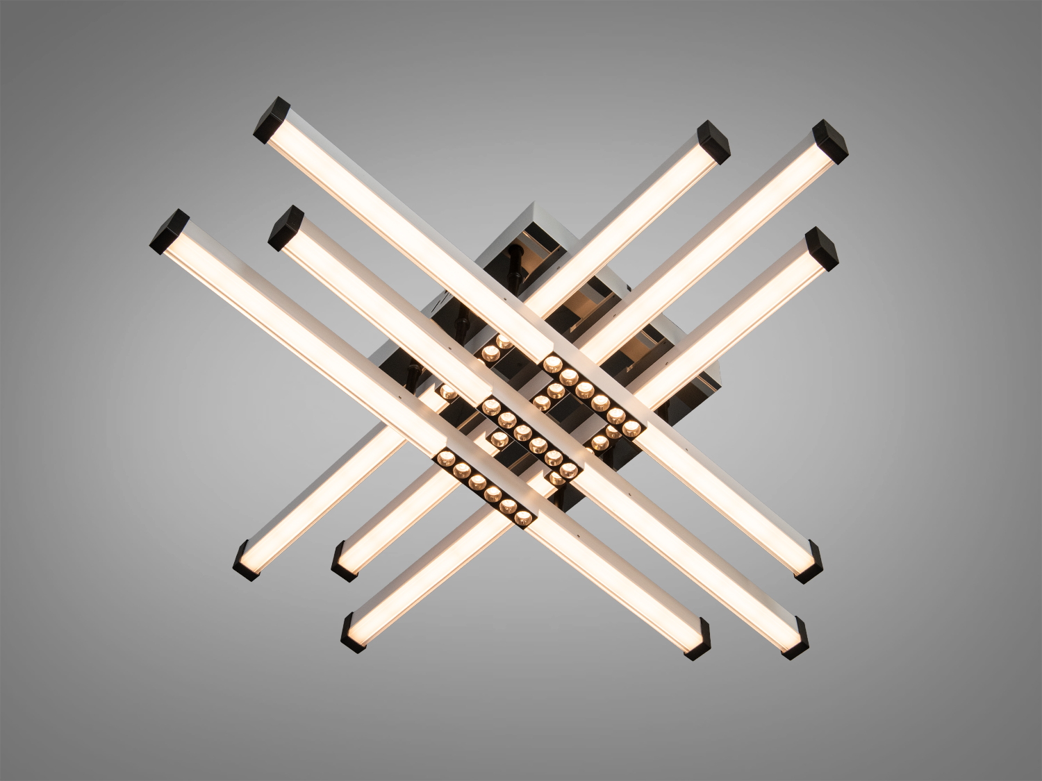 Дизайнерський стельовий світильник із шістьма перехресними LED-панелями, створює стильний акцент у сучасному просторі.