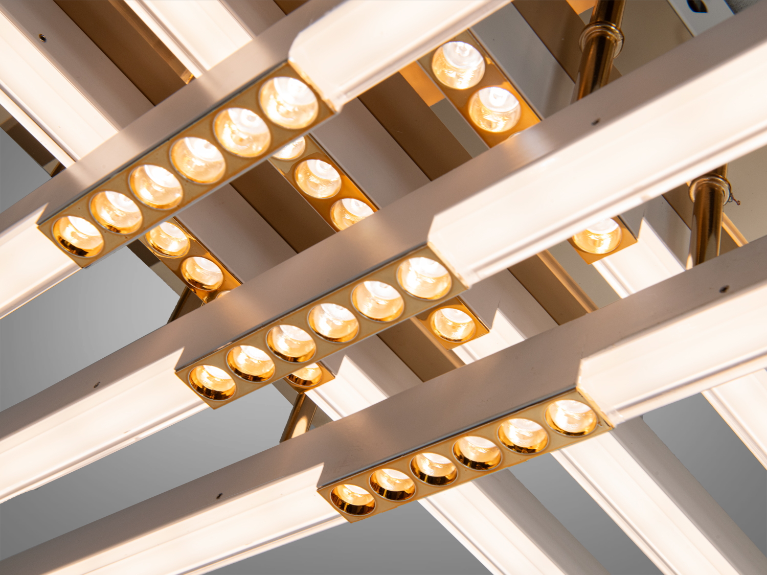 Стельова LED люстра Лінії білий золото 80 Вт