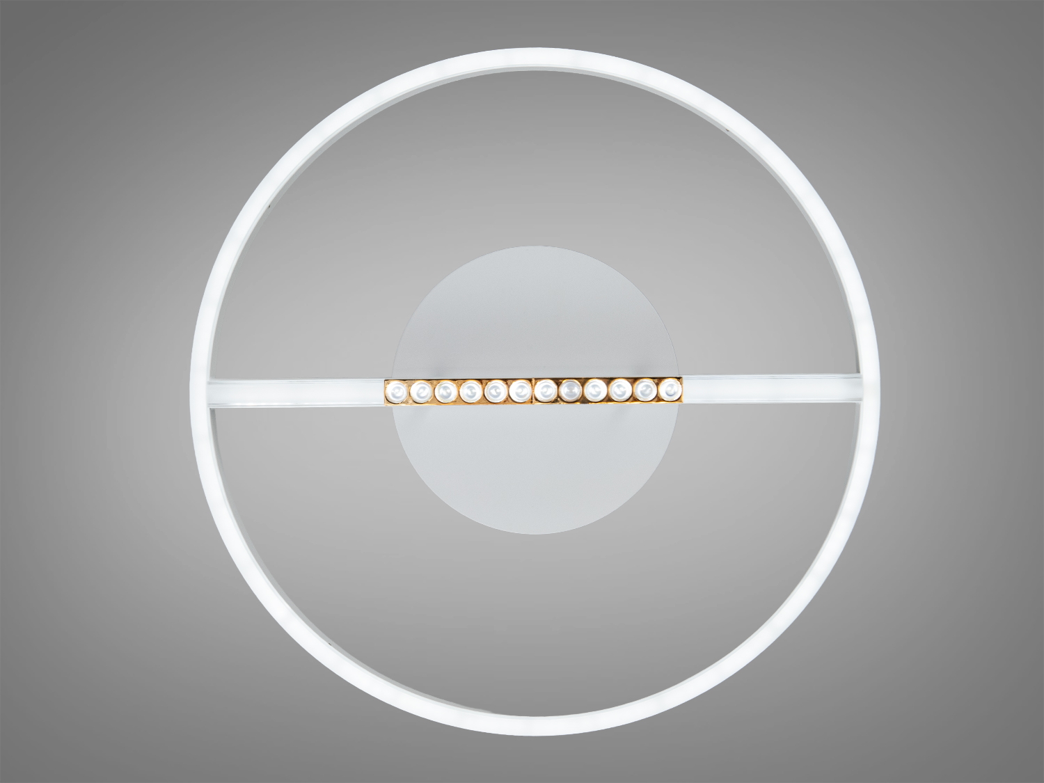 Стельовий світильник з білим кільцем та золотистими акцентами. Забезпечує сучасний стиль в інтер′єрі.