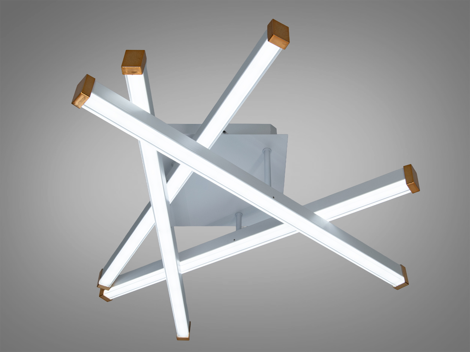 Лампа з геометричним дизайном та золотими акцентами. Ідеально підходить для мінімалістичних просторів.