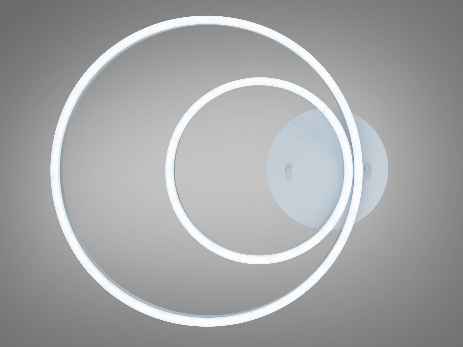 Світильник з двома кільцями, що випромінює холодне біле світло, ідеальний для освітлення великих приміщень.