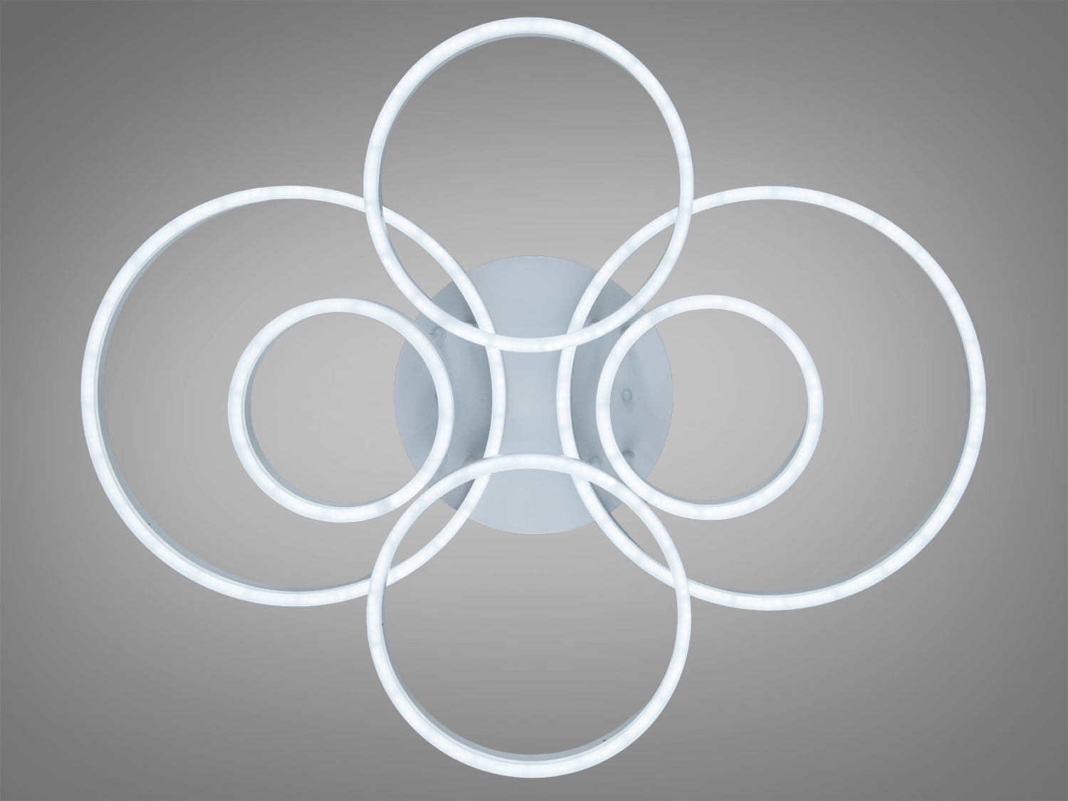 Вид зверху на світильник з п′яти LED-кілець, що створюють симетричний візерунок, підходить для сучасного інтер′єру.