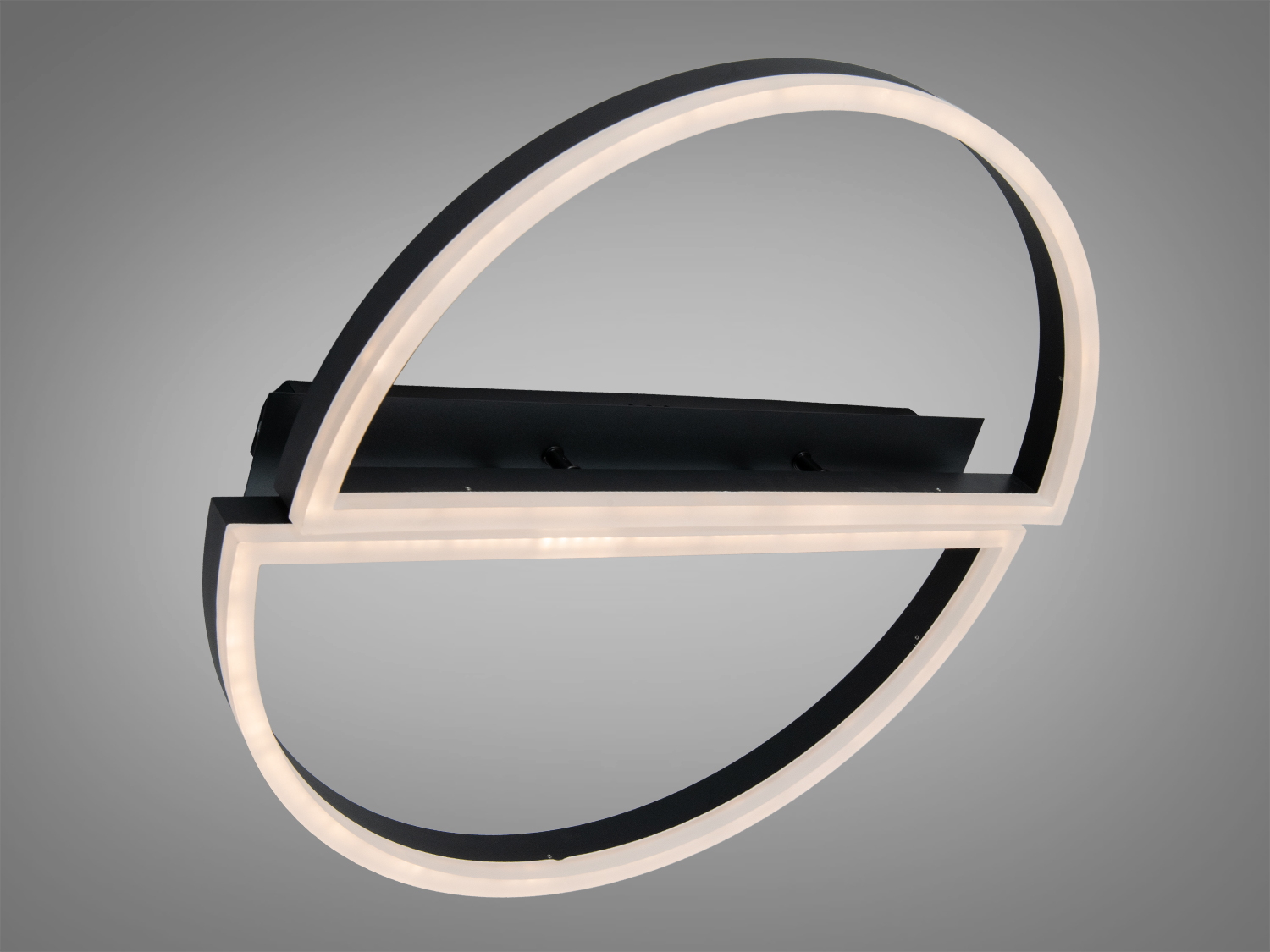 Стельовий світильник з теплим білим світлом, ідеальний для затишної атмосфери в житлових приміщеннях.