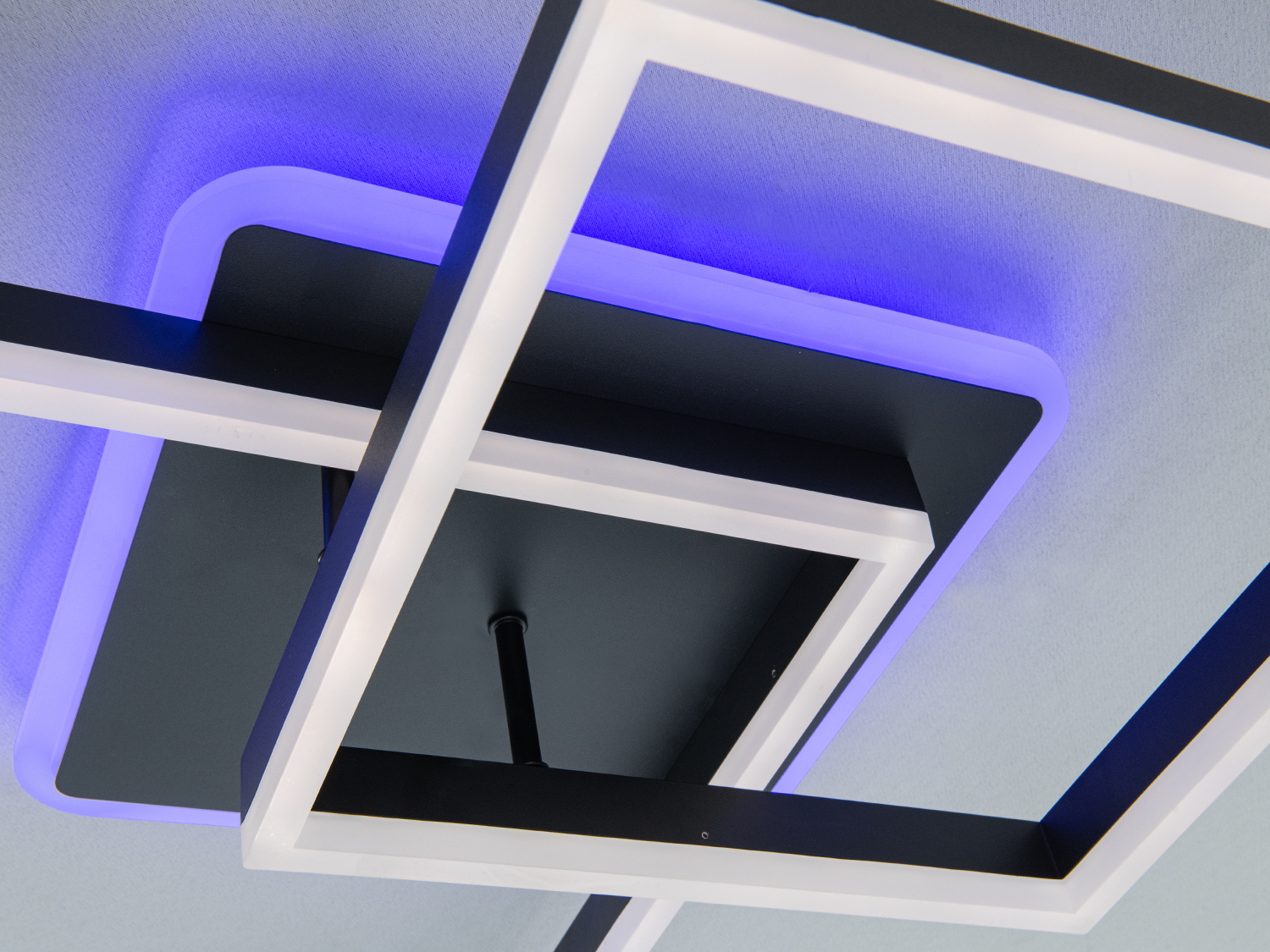 Стельова світлодіодна люстра чорна 84W димер пульт