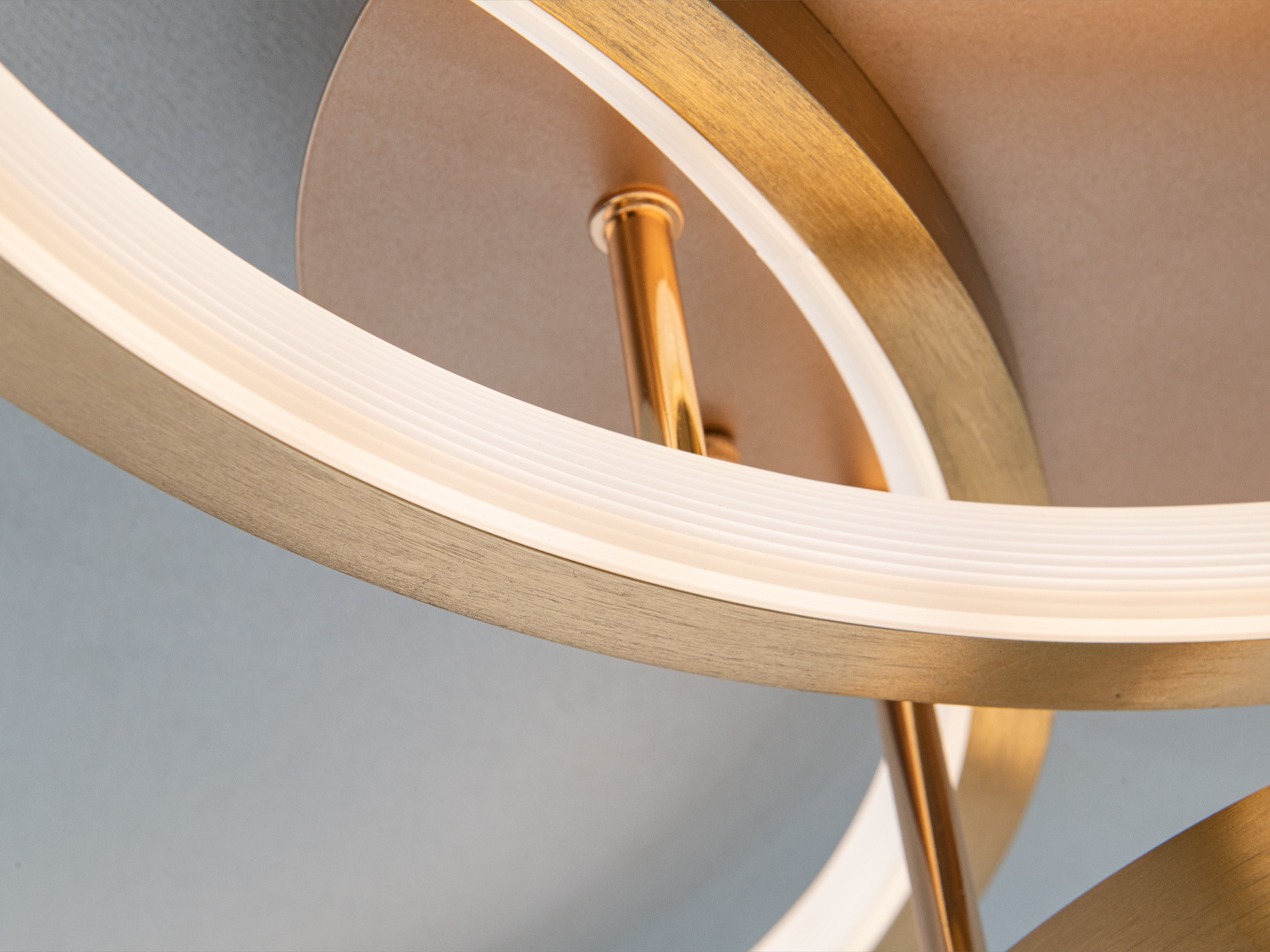 Стельова LED люстра Diasha золото 85 Вт 4675 лм пульт дімер 3 кільця