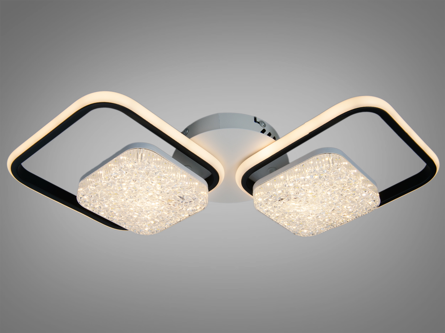 Стельовий світильник з двома квадратними LED панелями, тепле світло, стильний чорний обідок, легкий монтаж на стелю.