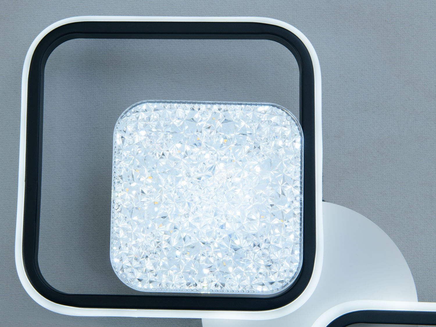 LED люстра 11 квадратів білий чорний 65Вт пульт