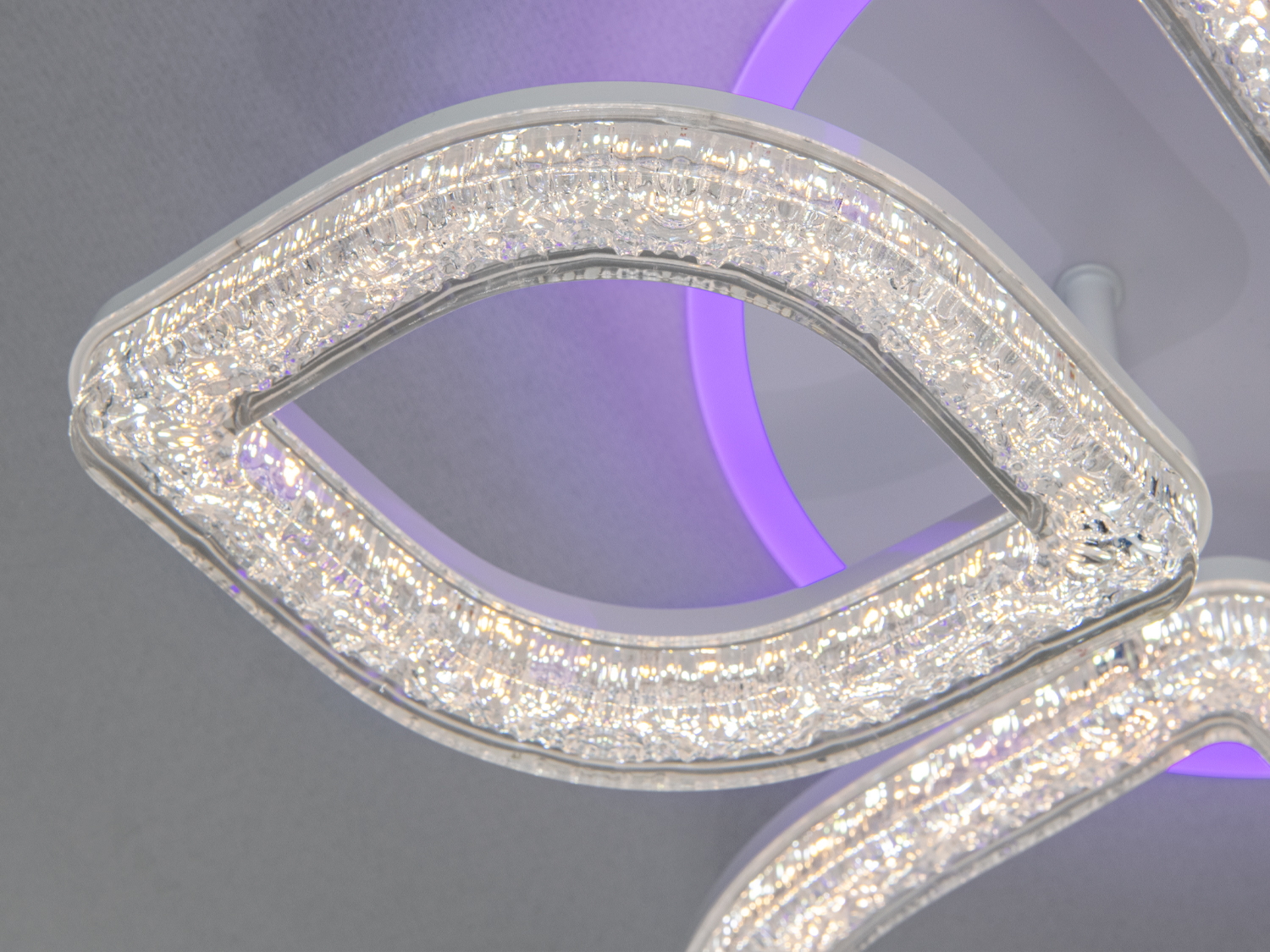 Стельова LED люстра біла 55 Вт пульт димер