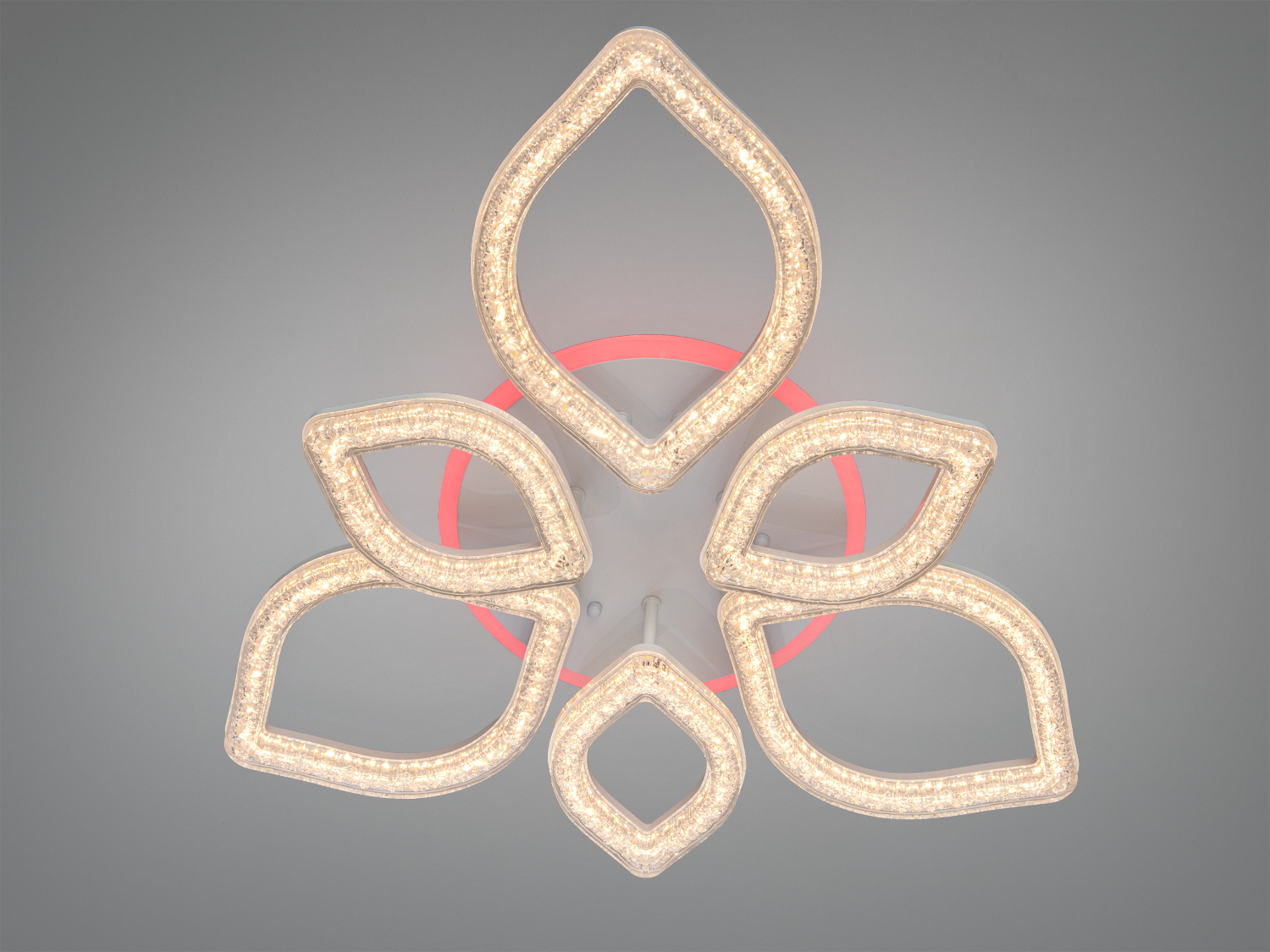 Стельовий світильник у формі квітки з теплим світлом, підходить для затишного інтер′єру.