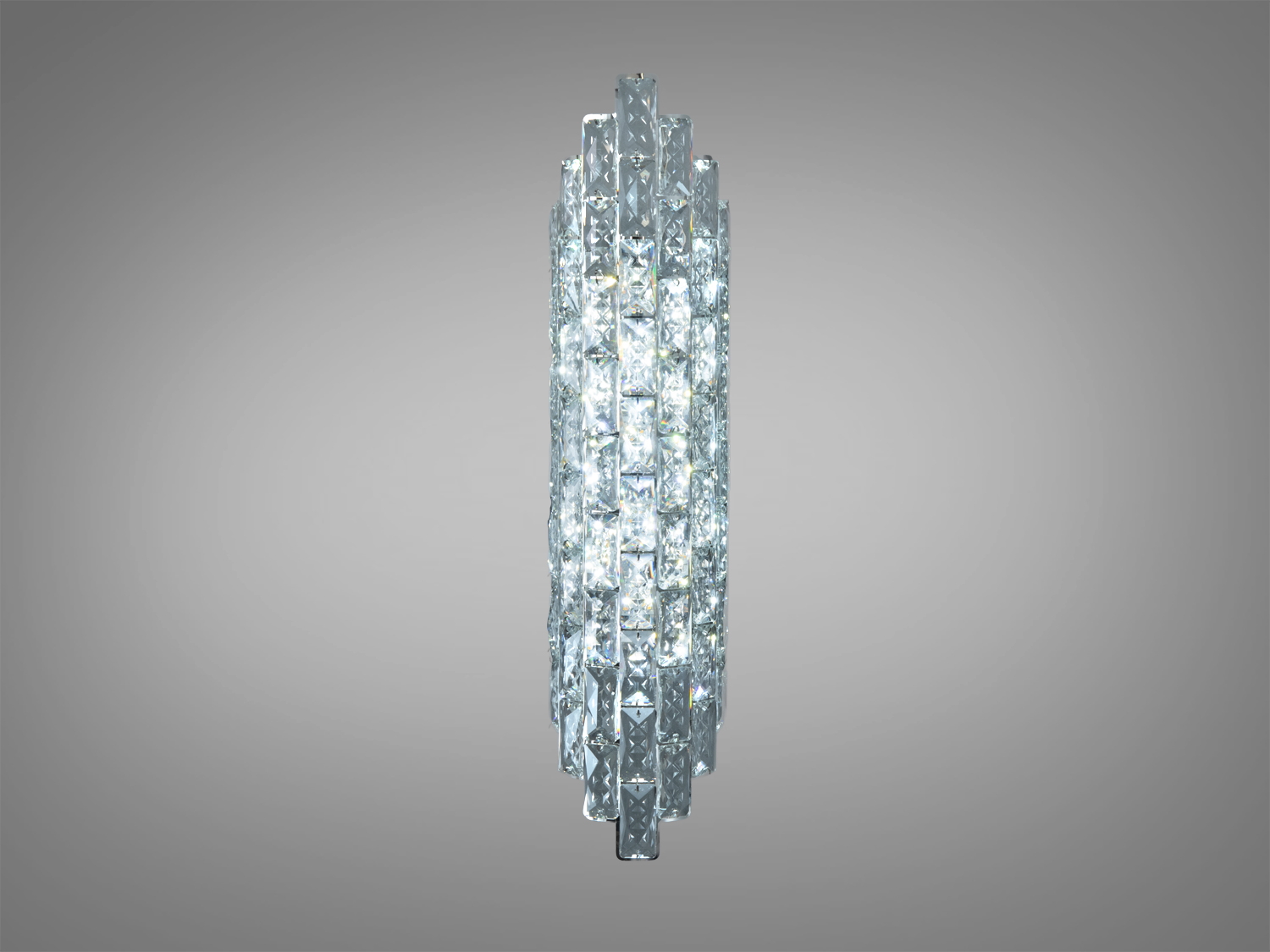 Вертикальний світильник з багатошаровим дизайном, що забезпечує рівномірне освітлення. Використовується в коридорах або спальнях.