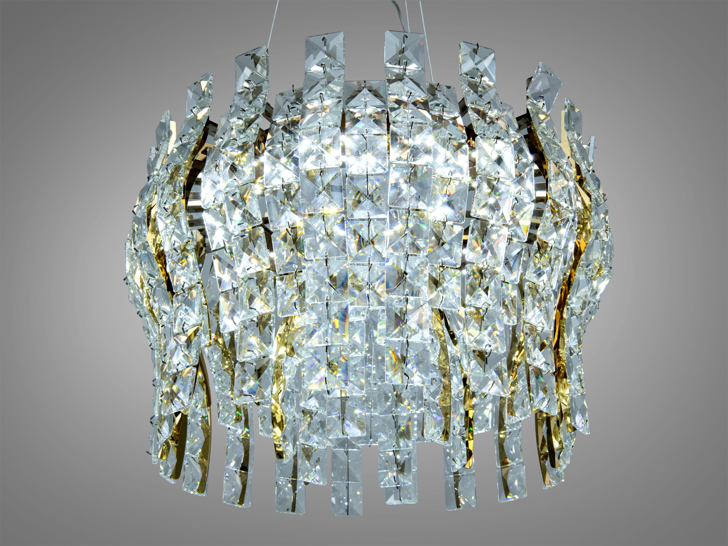 Люстра з кришталевими підвісками, що створює ефект розсіювання світла, ідеальна для вітальні.
