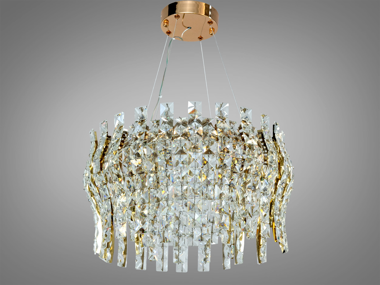 Кругла люстра з кришталевими підвісками, які створюють ефектний світловий малюнок, підходить для вітальні або їдальні.