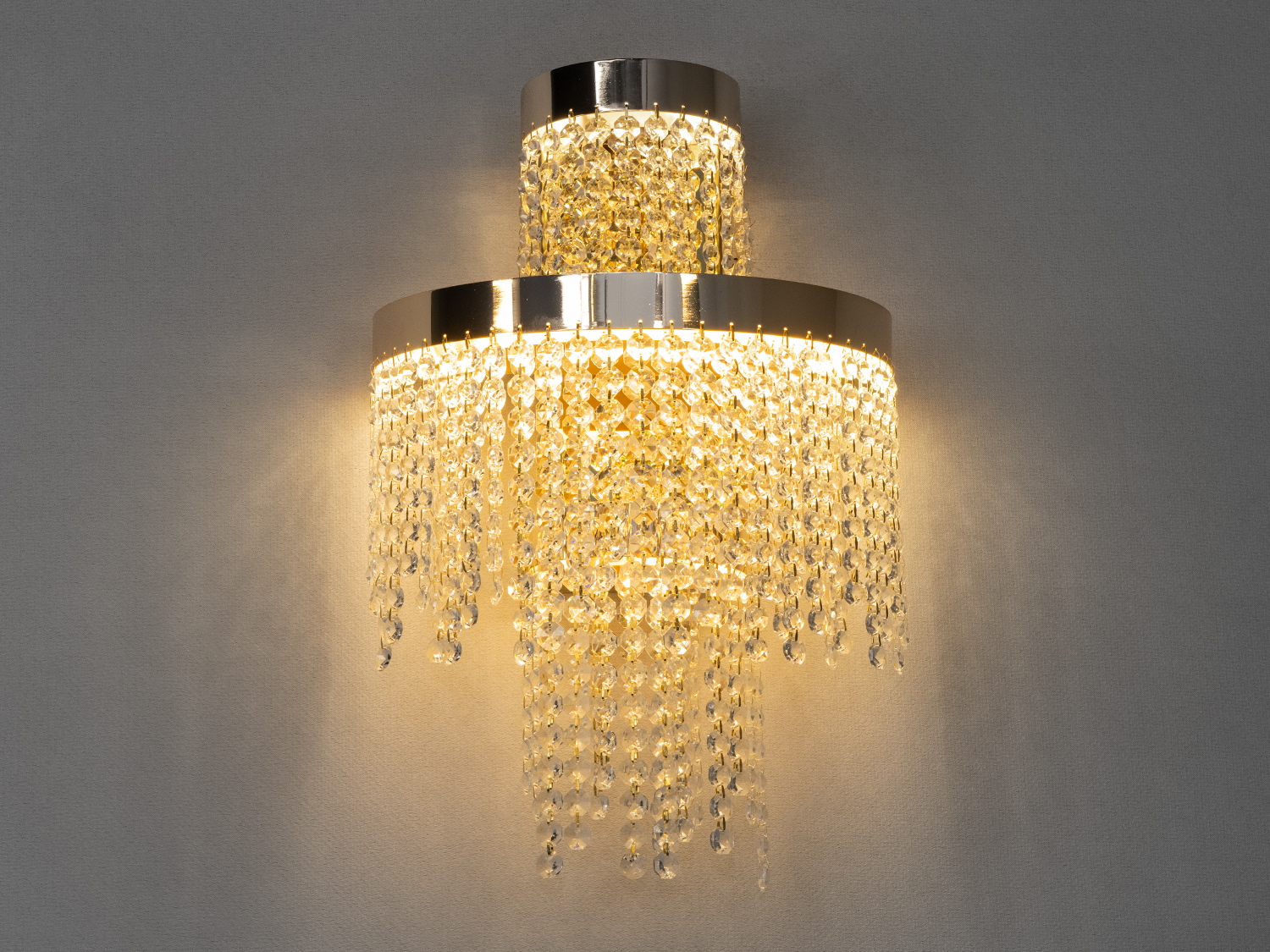 Настінний світлодіодний світильник 18W з кришталевими підвісками. Ідеальний для спальні та вітальні.