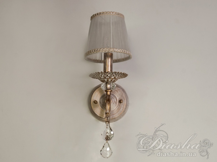 Аристократичне бра з витонченим різьбленим декором, біла патина