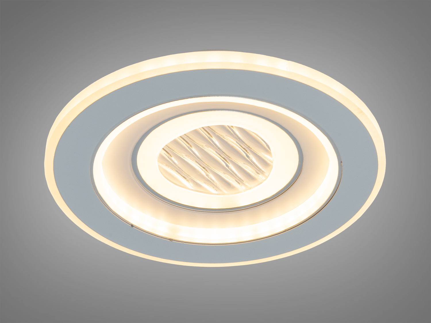 Круглий світильник з теплим світлом, підходить для вбудованого монтажу в житлових приміщеннях.