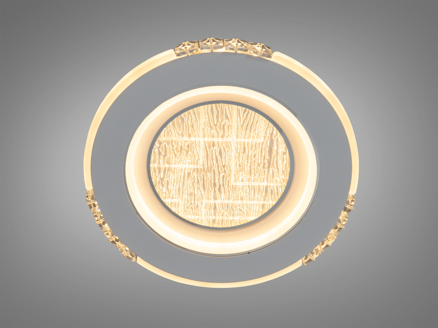 Світильник з теплим жовтим світлом, круглої форми, з декоративними елементами, що створюють затишну атмосферу. Ідеальний для вітальні.