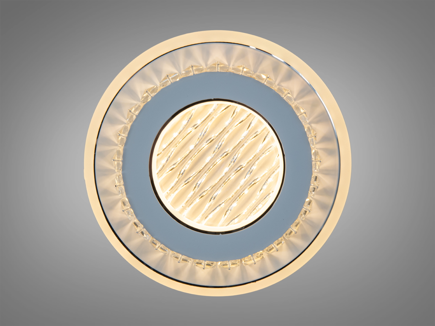 Світильник з хвилястим скляним центром і кришталевим обідком, підходить для сучасного інтер′єру, створює тепле освітлення.