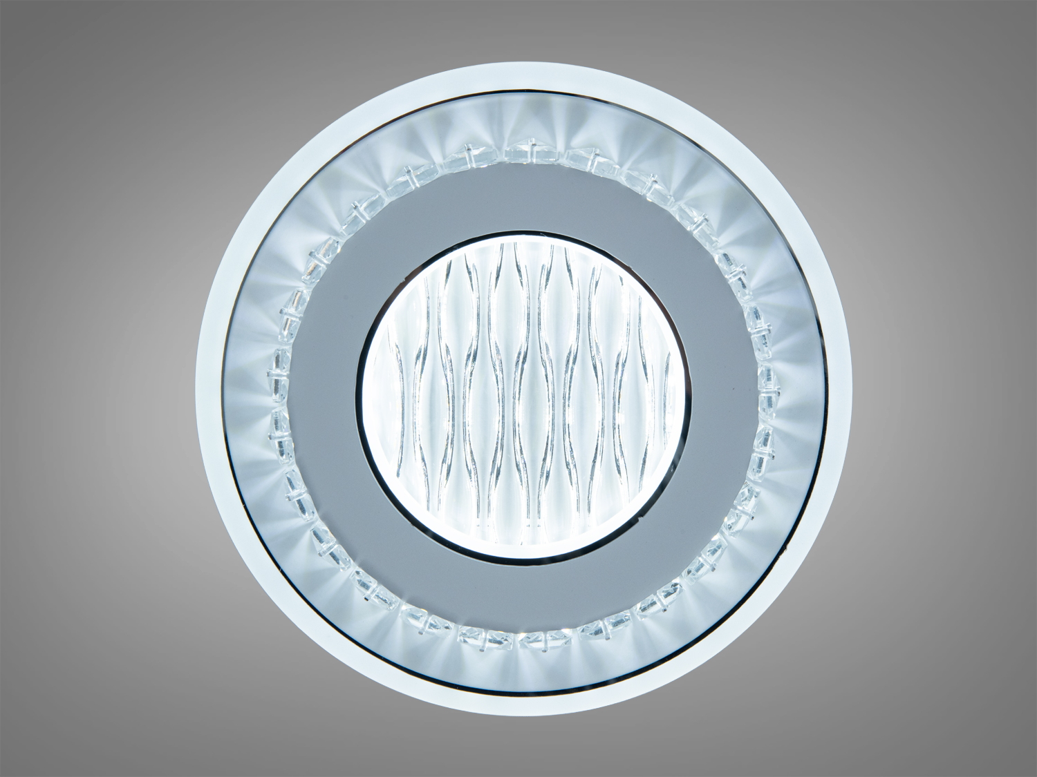 Світильник з білим світлом і кришталевим обідком, підходить для офісних приміщень, забезпечує яскраве освітлення.