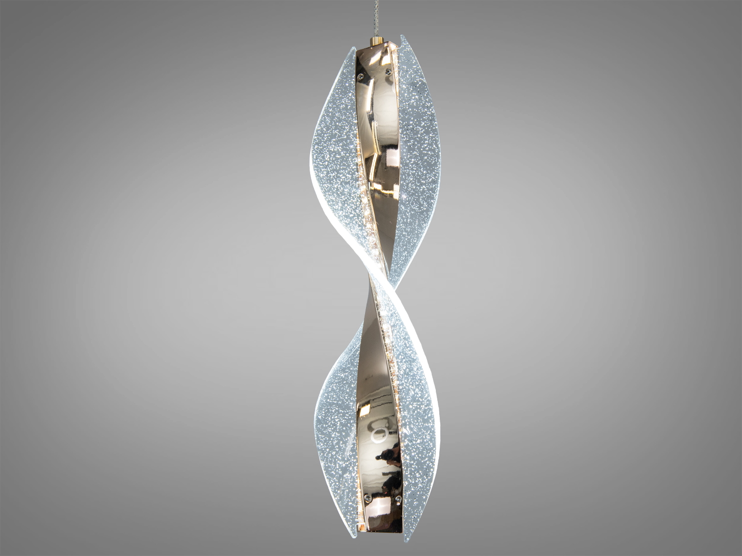 Детальна текстура підвісного світильника з блискучими елементами, додає елегантності. Підходить для вітальні чи їдальні.