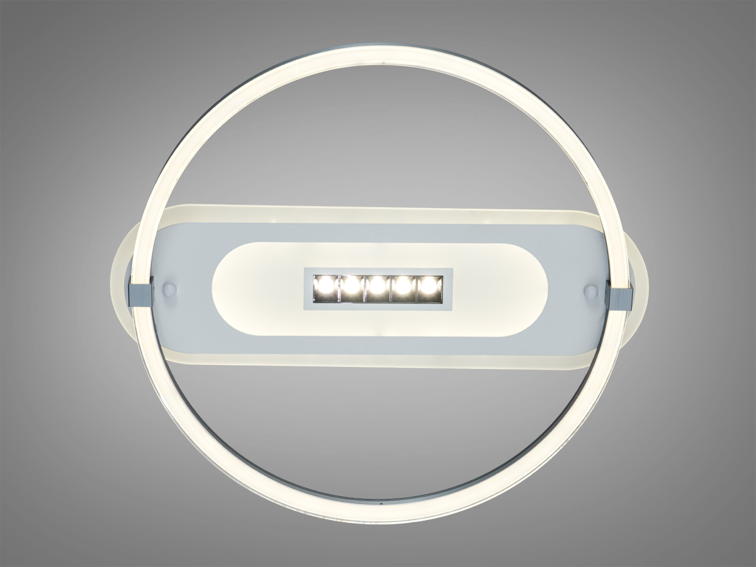 Стельовий світильник з овальною основою та круглим LED-кільцем. Ідеальний для монтажу в просторих кімнатах.