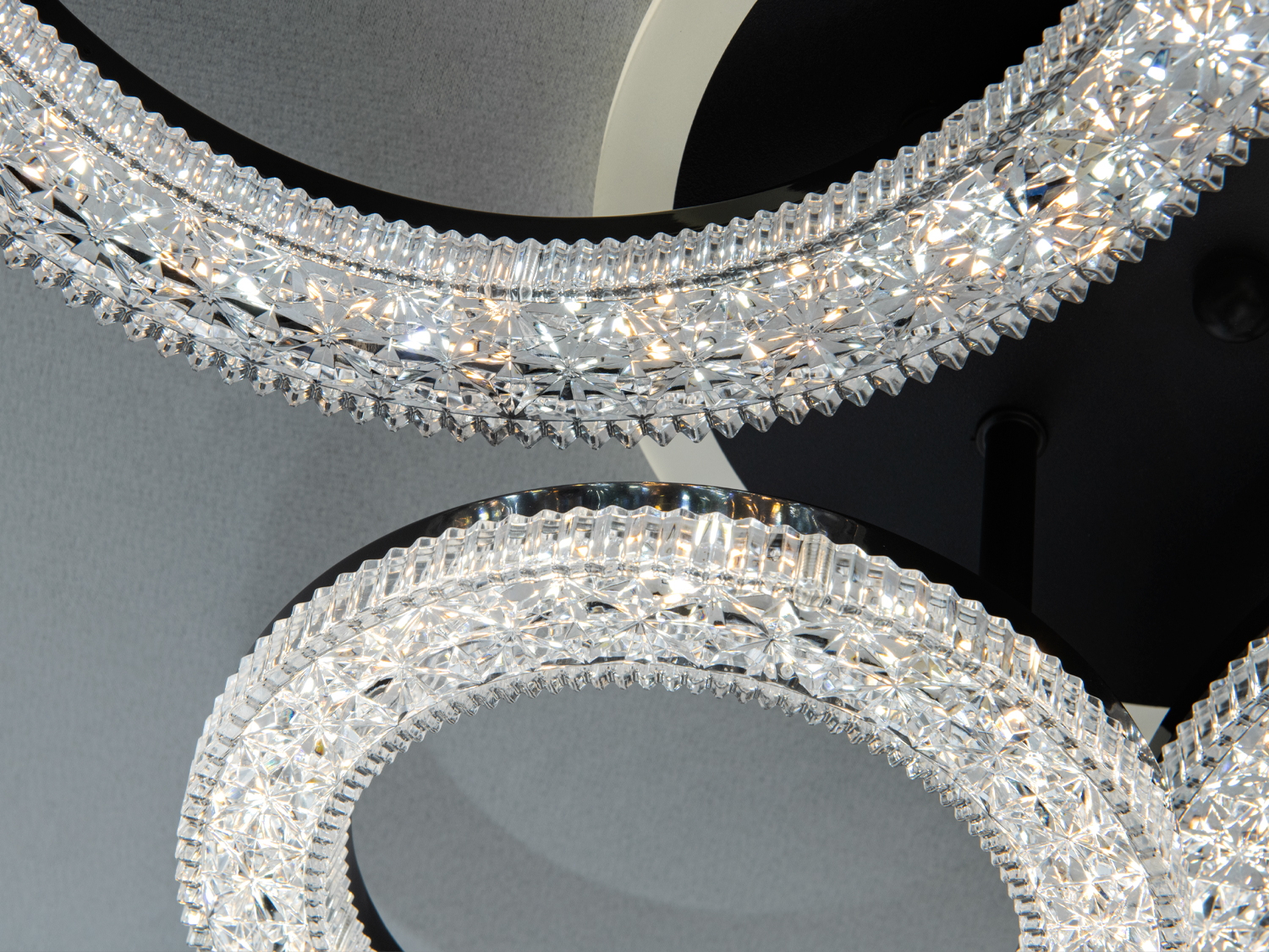 Стельова LED люстра 4 кільця чорна 72W пульт