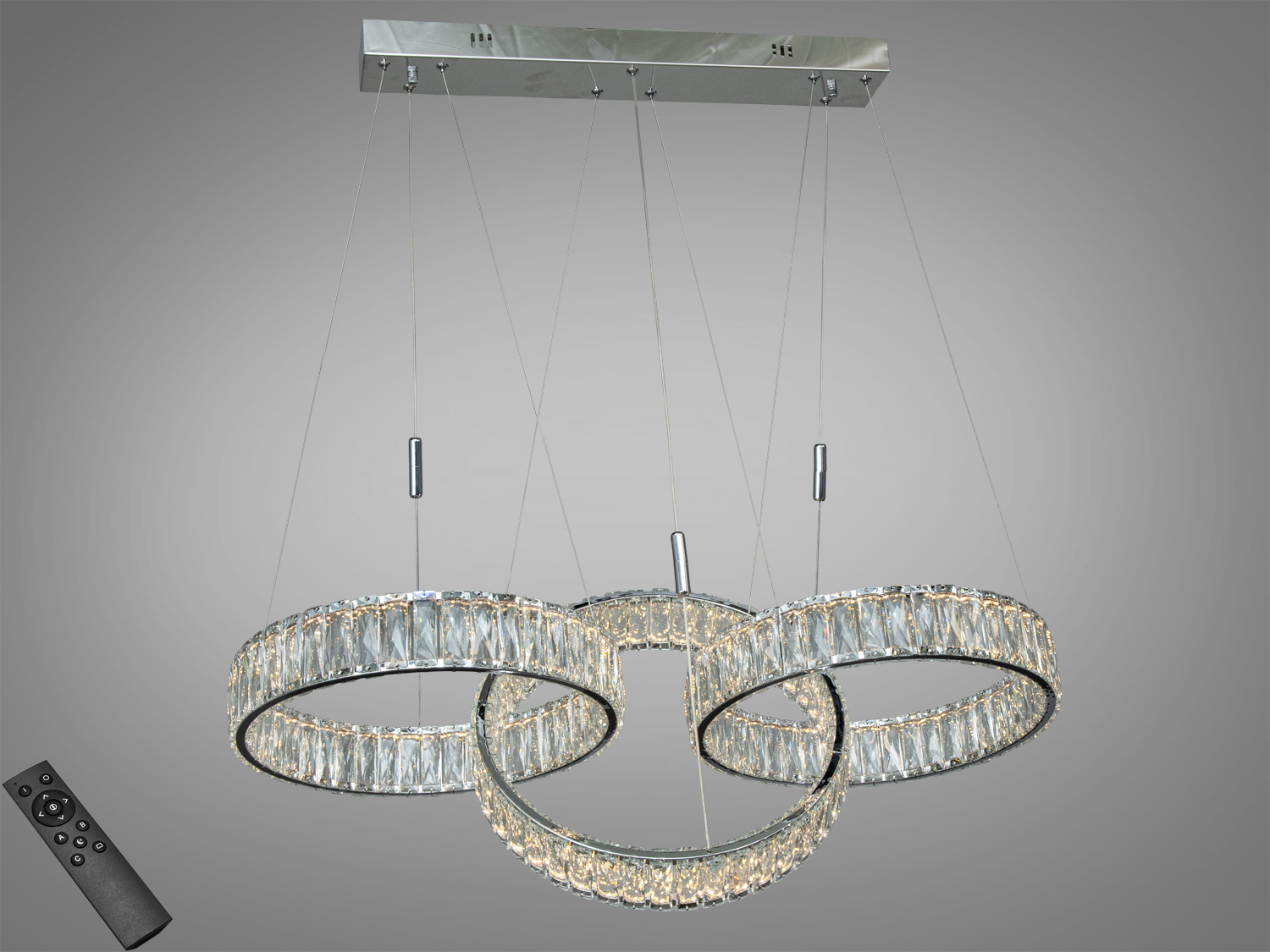 Кришталева підвісна LED-люстра Diasha у хромі з трьома кільцями, 140 Вт, з пультом і димуванням. Світла зазвичай вистачає для кімнат до 25 м².