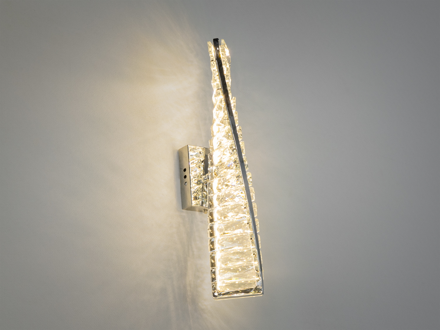 Настінний світильник Diasha 531-1B з кришталевими елементами, 15W, хром. Ідеальний для сучасних інтер′єрів.