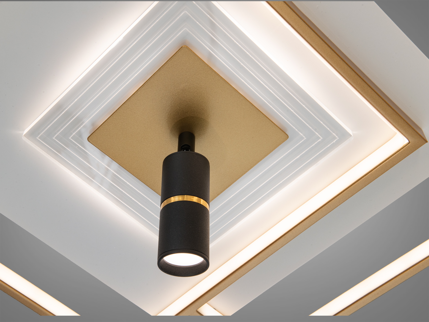 Стельова LED люстра біло золота 70Вт пульт димер