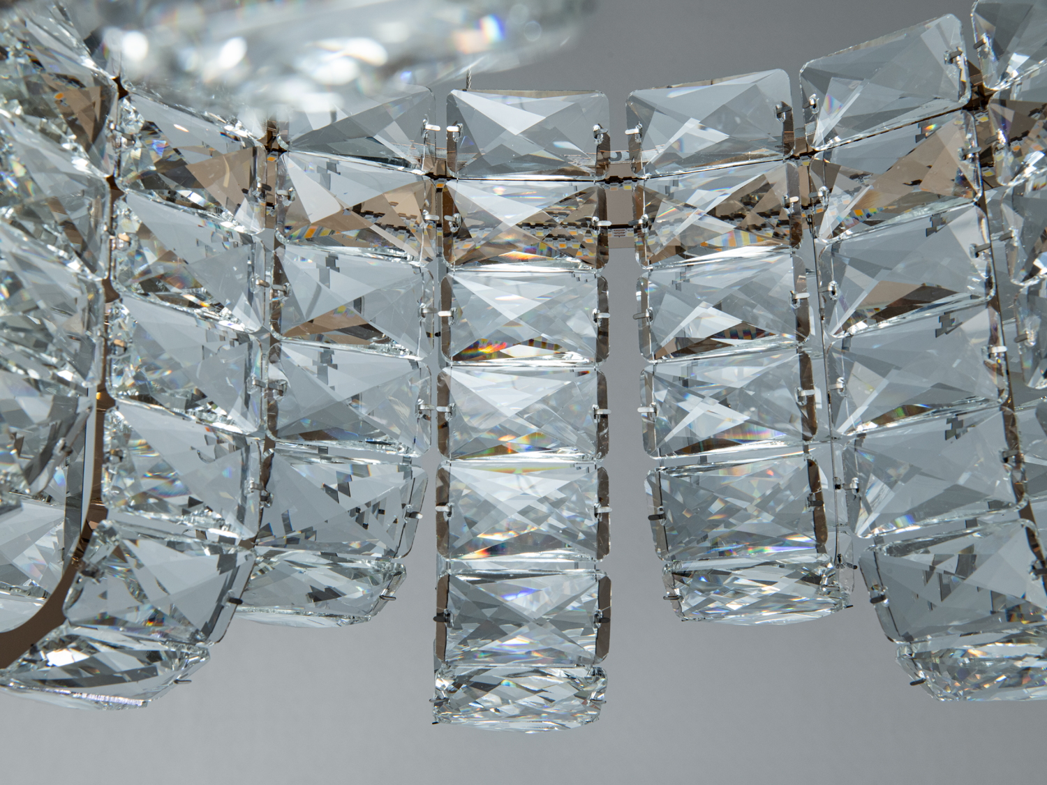 Світлодіодна люстра підвісна золото 55Вт пульт