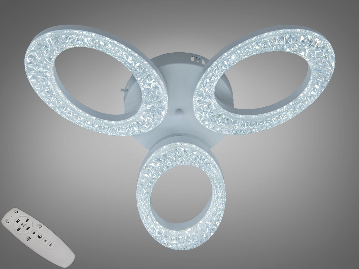 Світильник з трьома кільцями, оснащений пультом дистанційного керування. Призначений для стельового монтажу в сучасних інтер′єрах.
