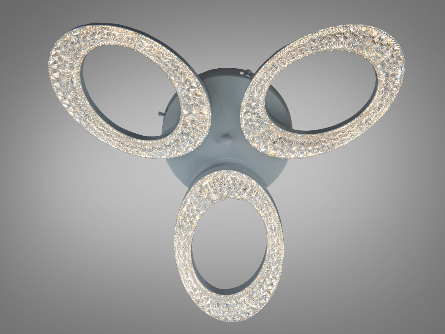 Стельовий світильник з трьома кільцями, що випромінює тепле світло. Ідеально підходить для вітальні або спальні.