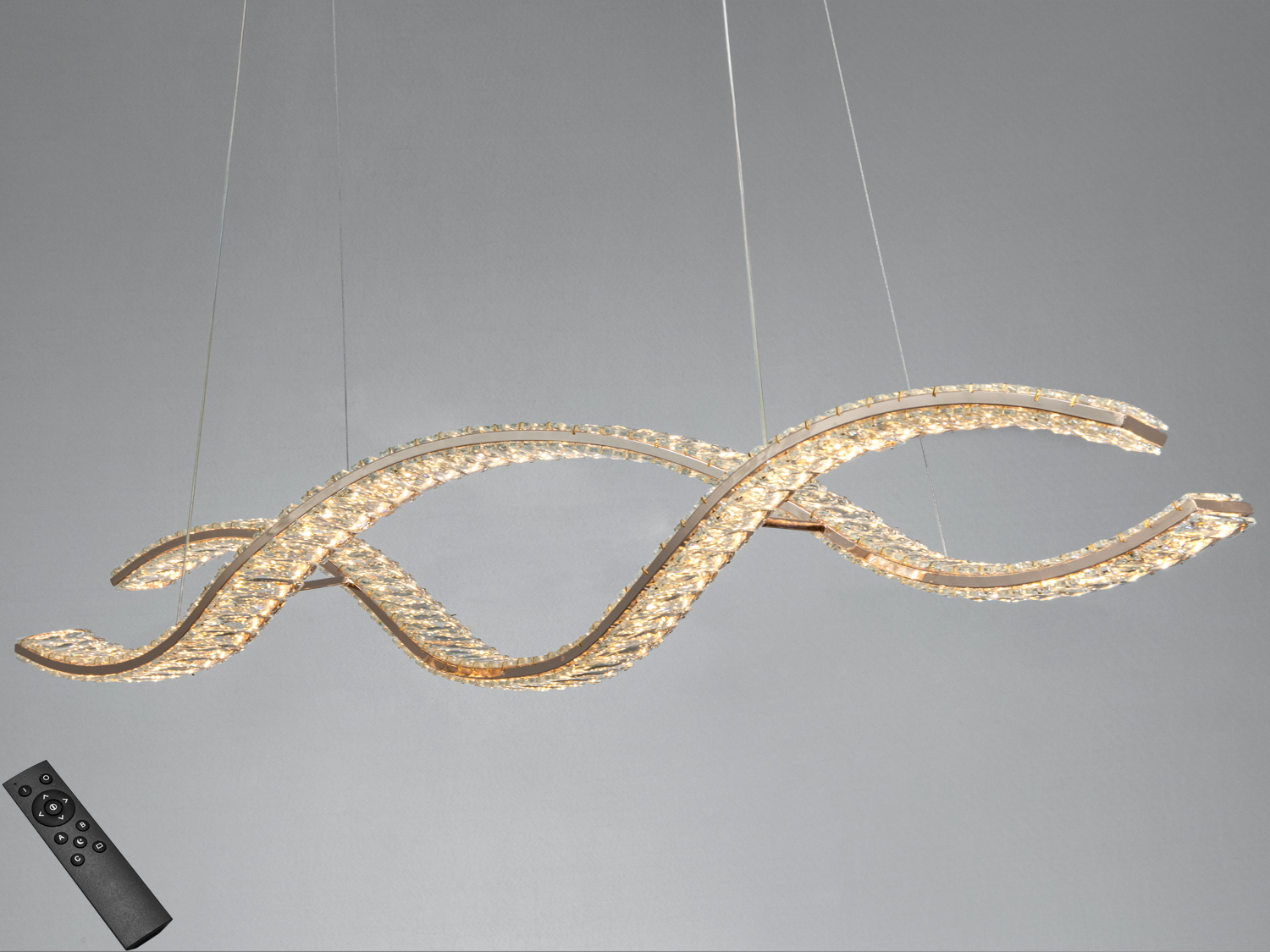 Підвісна люстра з хвилястими лініями, оснащена дистанційним керуванням. Підходить для сучасного інтер′єру.