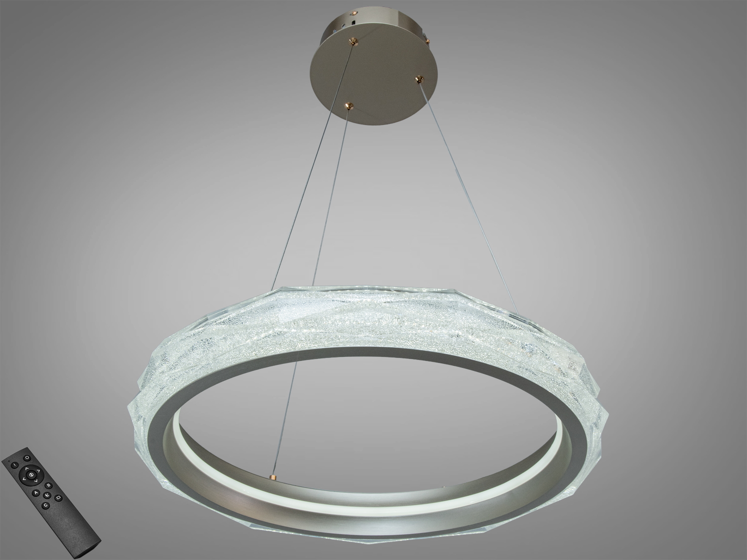 Підвісний світильник з дистанційним керуванням, круглої форми, з акриловим розсіювачем і металевою основою. Призначений для сучасних інтер′єрів.