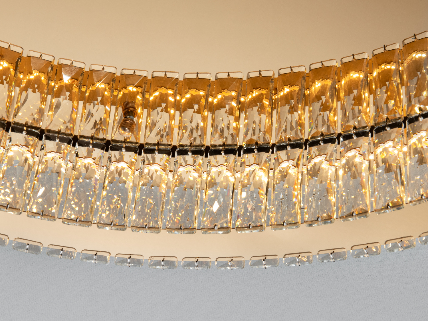 Стельова LED люстра 100Вт золото з пультом