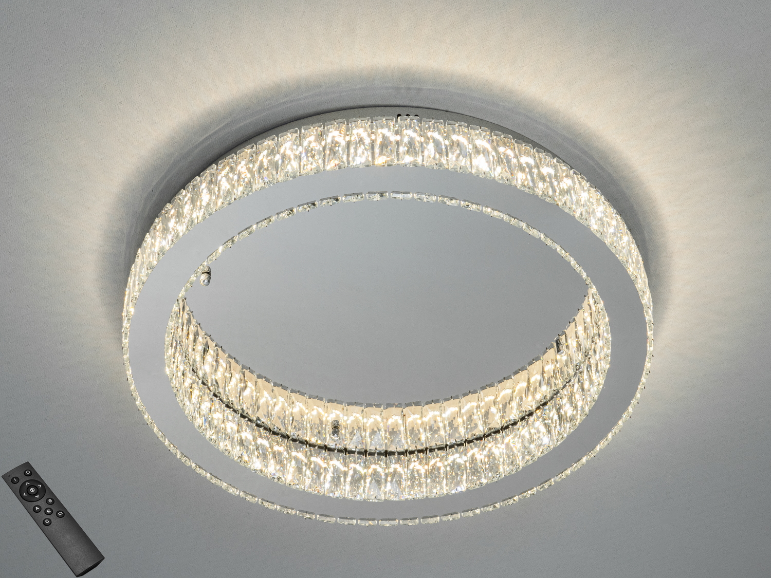 Стельова кришталева LED люстра Diasha, 70 Вт, хром. Вбудований LED-модуль і пульт ДК для зручного керування — виразне загальне освітлення для сучасних інтер’єрів.